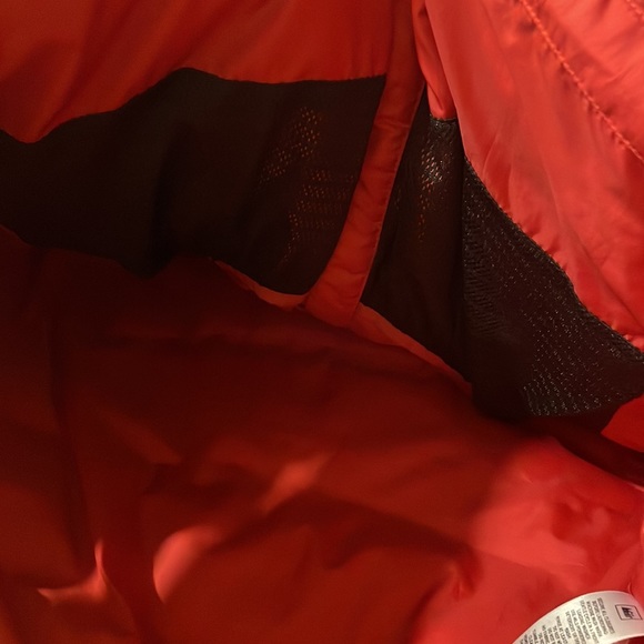 Ladies REI polyester down alternative red vest - Picture 5 of 7